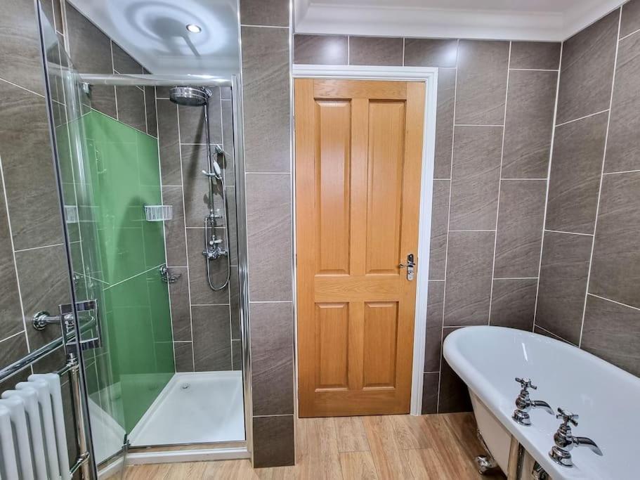 Stunning Family Home Close To The City Centre Manchester Exterior foto