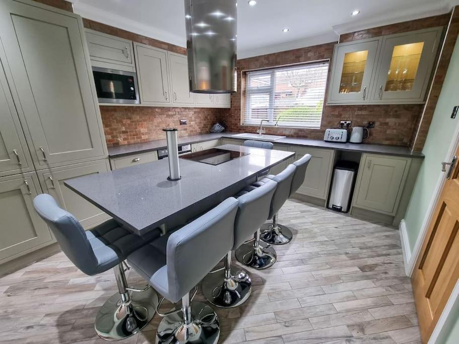 Stunning Family Home Close To The City Centre Manchester Exterior foto